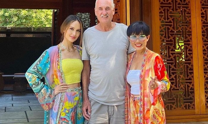 Cinta Laura dan Keluarga