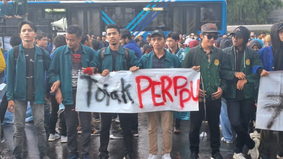 Demo di depan gedung DPR