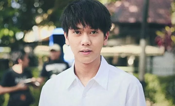 Iqbaal Ramadhan sebagai Dilan