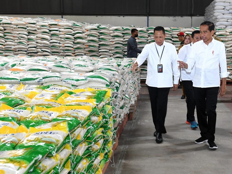 Jokowi cek Beras Bulog