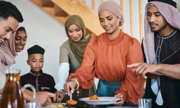 Keluarga sedang berlebaran