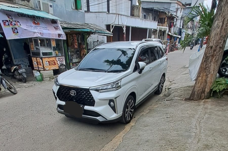 Parkir Tidak di Garasi