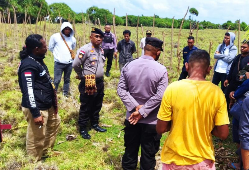 Petugas mengamankan sengketa tanah