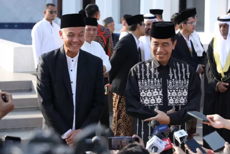 Presiden Jokowi bersama Ganjar Pranowo Presiden Jokowi bersama Ganjar Pranowo