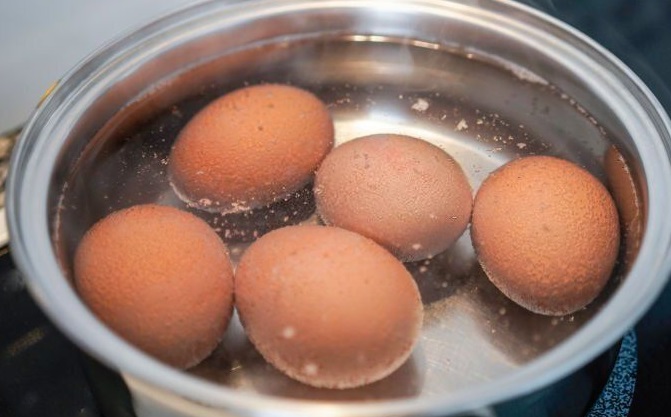 RESEP : Gulai Telur Simpel dan Mudah untuk Menu Sahur 1 Rebus dulu telurnya