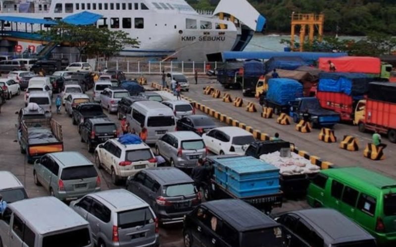 Suasana di Pelabuhan Merak