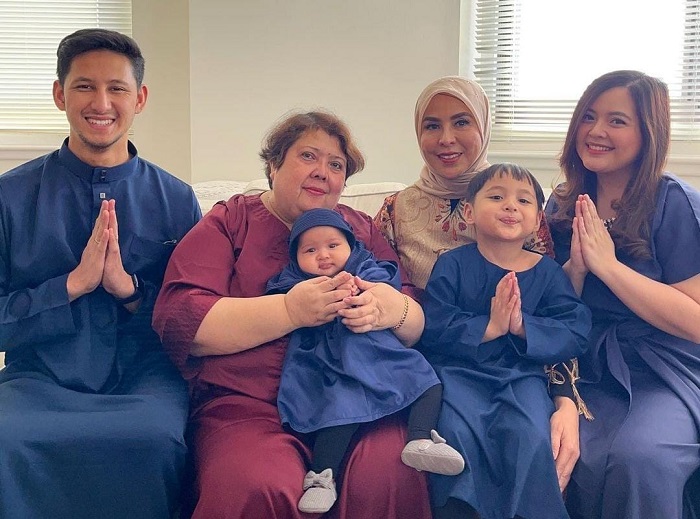 Tasya Kamila dan keluarga