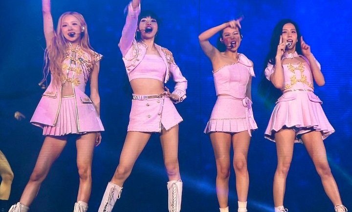 BLACKPINK saat tampil