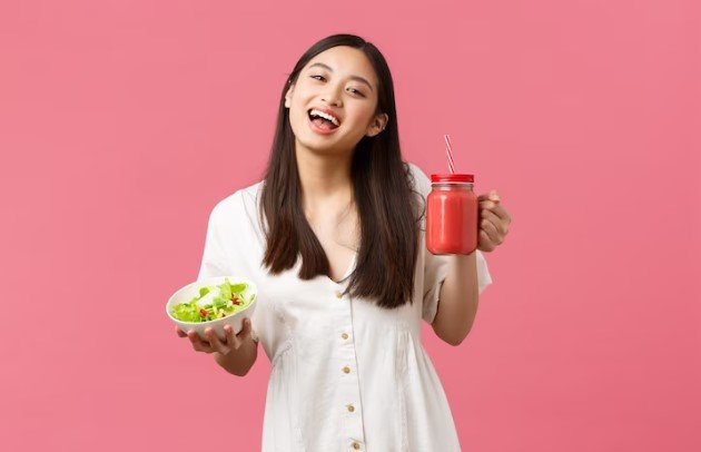 Konsumsi makanan sehat.