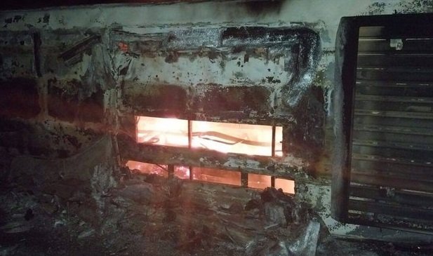 Bus terbakar di India