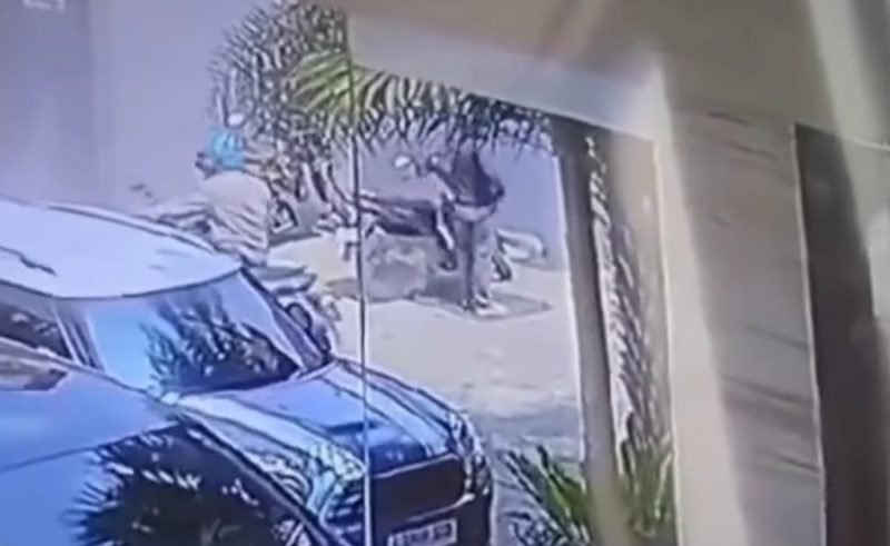 CCTV maling motor bersenjata