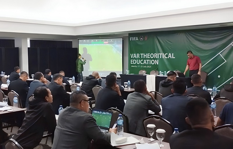 Program VAR wasit di liga Indonesia