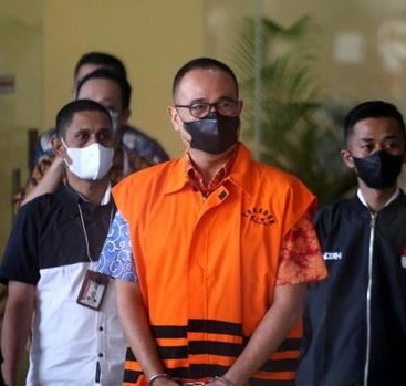 mantan pejabat Ditjen Pajak Rafael Alun Trisambodo.