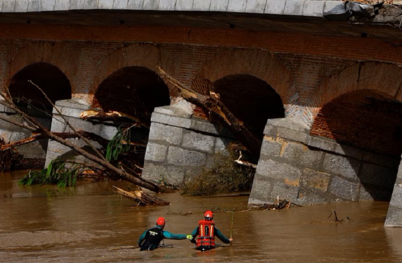 Ajaib! Bocah 10 Tahun Selamat Dari Banjir Bandang Di Spanyol | Holopis.com