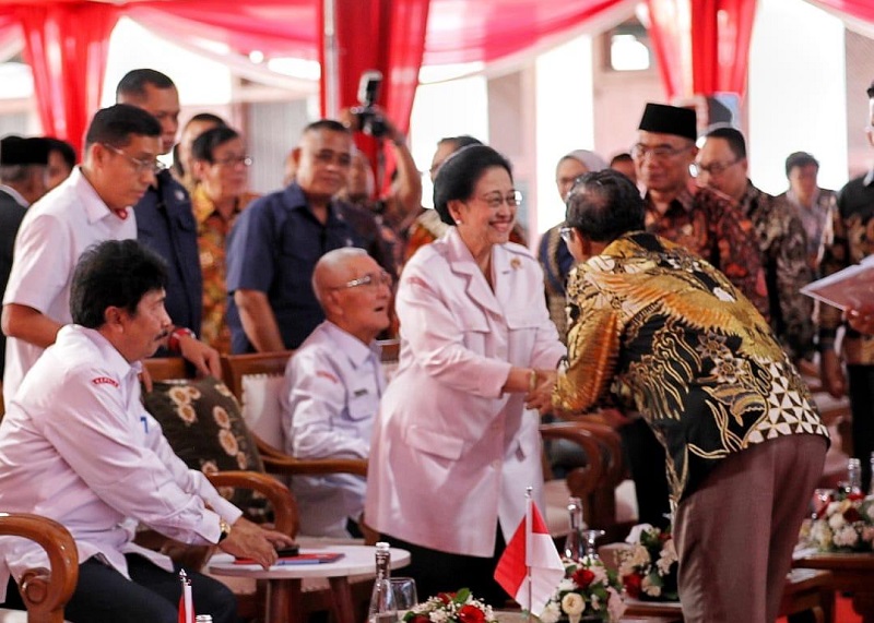 Mahfud dan Megawati Salaman