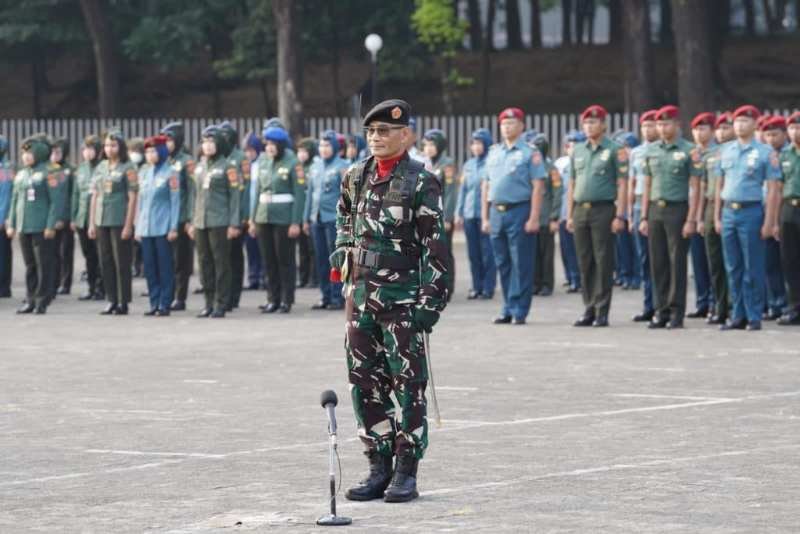 Prajurit dan PNS TNI