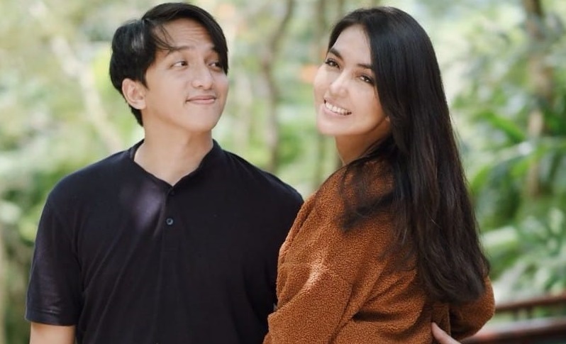 Ge Pamungkas dan Anastasia Herzigova