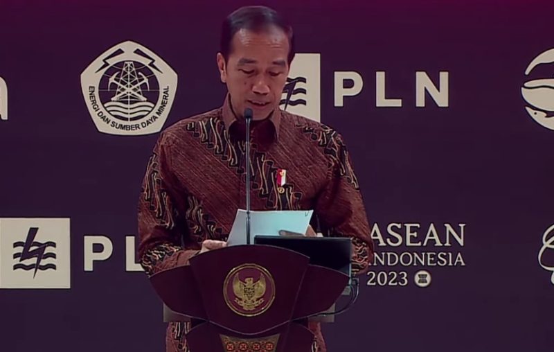 Jokowi.