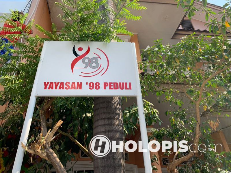 Papan Nama Yayasan 98 Peduli