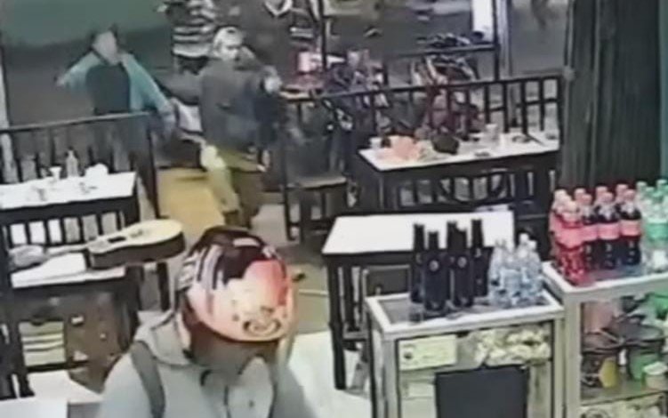 Aksi tawuran antara 2 kelompok pemuda