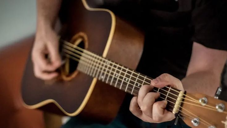 Boys play Guitar