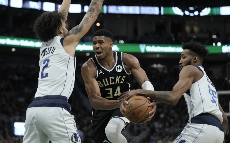 Bucks vs Maverics