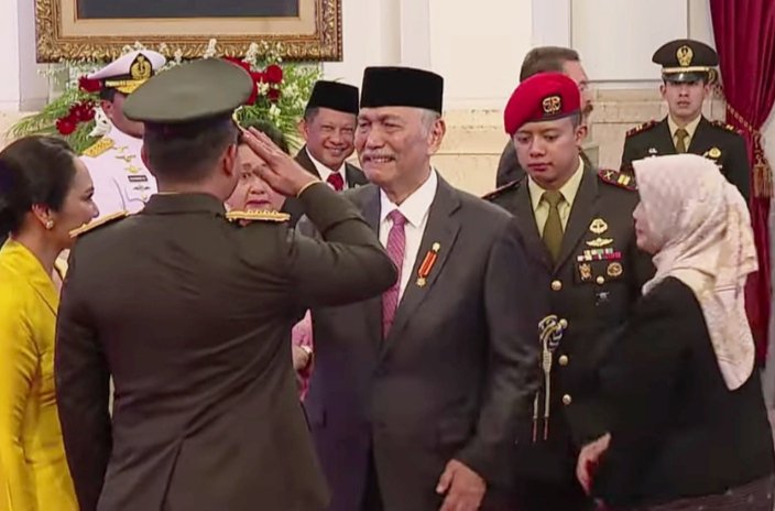 Luhut Binsar di Istana -Holopiscom Luhut Binsar di Istana -Holopiscom