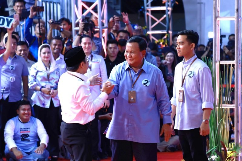 Prabowo dengan Cak Imin bersalaman