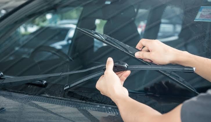 Wiper Mobil
