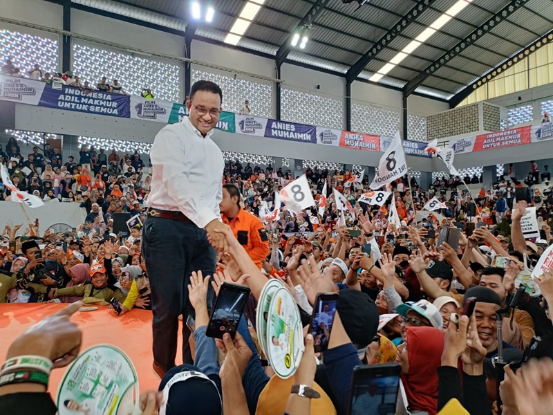 Anies di GOR - HOLOPISCOM