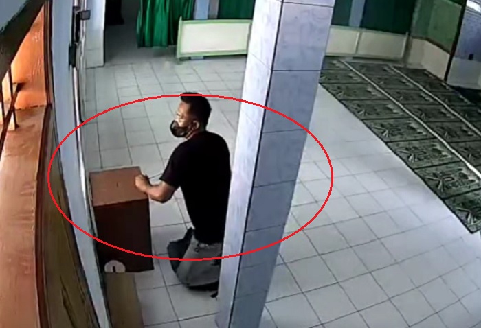 CCTV Maling Kotak Amal