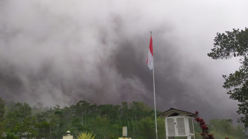 Erupsi Merapi -Holopiscom