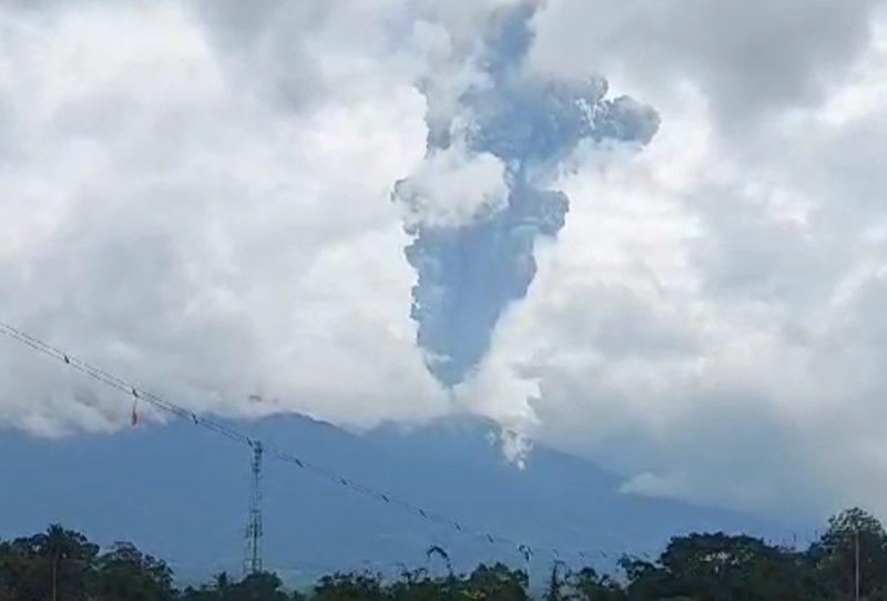 Erupsi gunung Marapi -Holopiscom