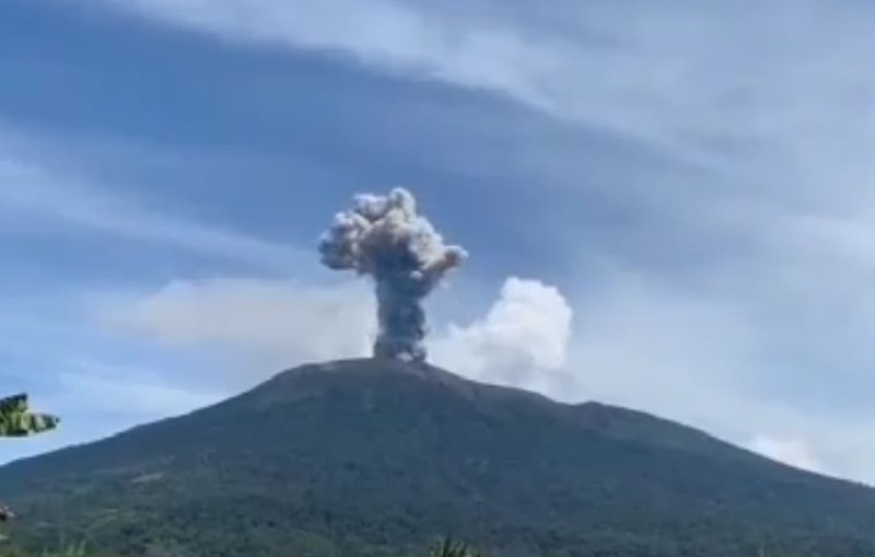 Gunung Merapi di Sumbar