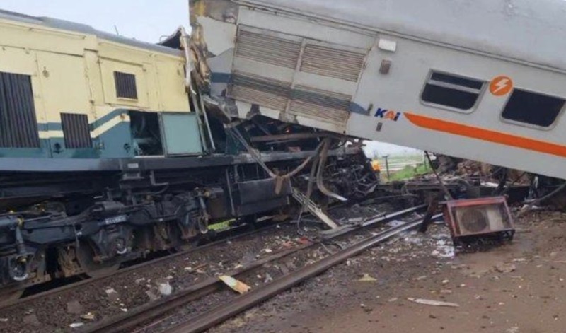 Kecelakaan KA Turangga dan Commuterline Bandung Raya. [Gambar : ist]