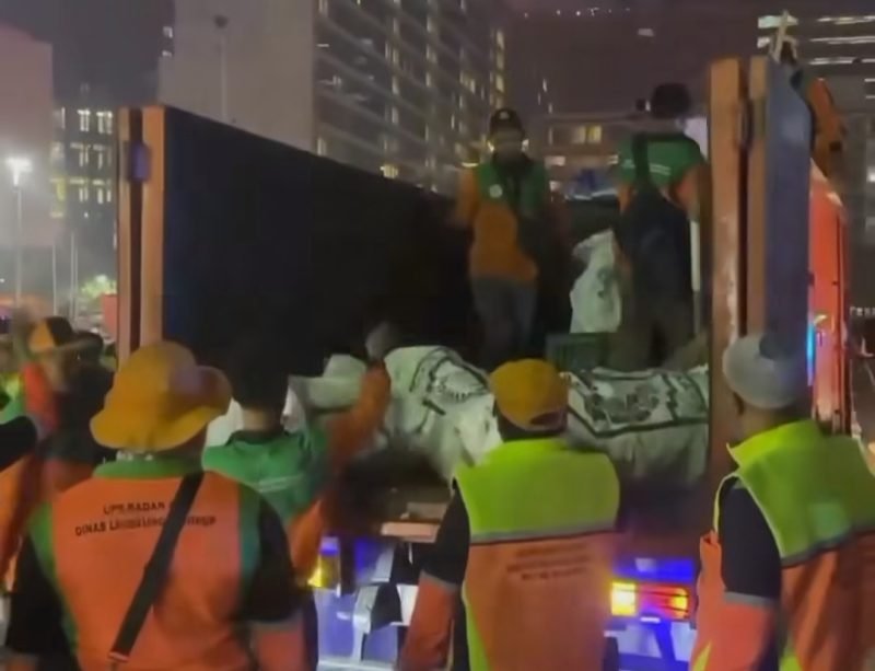 sampah tahun baru
