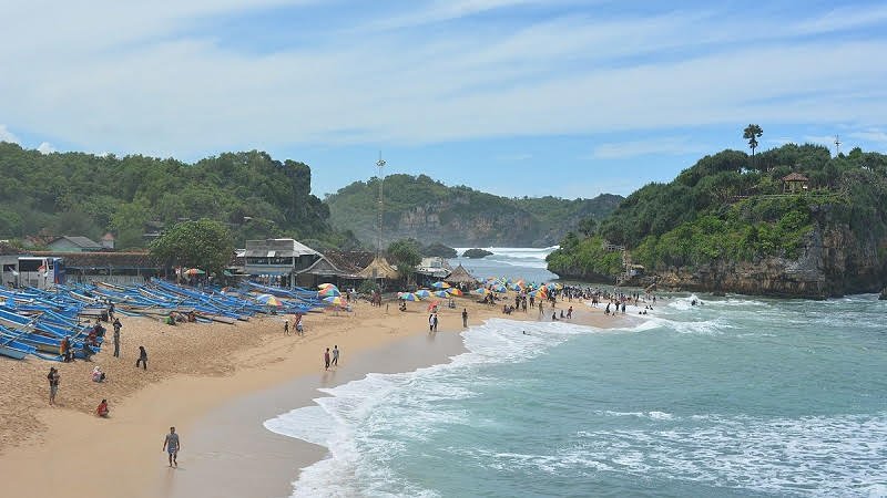 Pantai Drini yang berada di Gunung Kidul