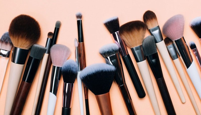 Brush makeup