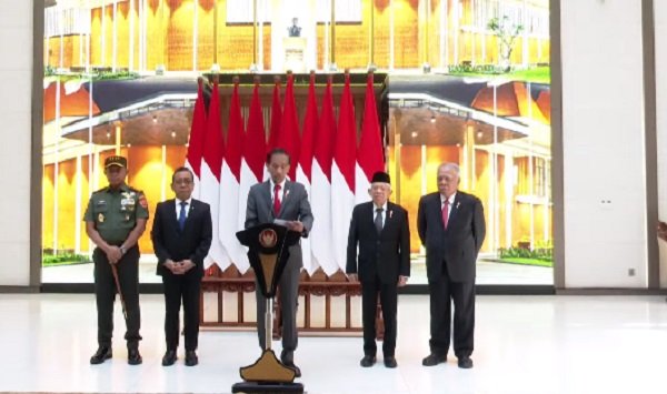 Jokowi di Halim -Holopiscom