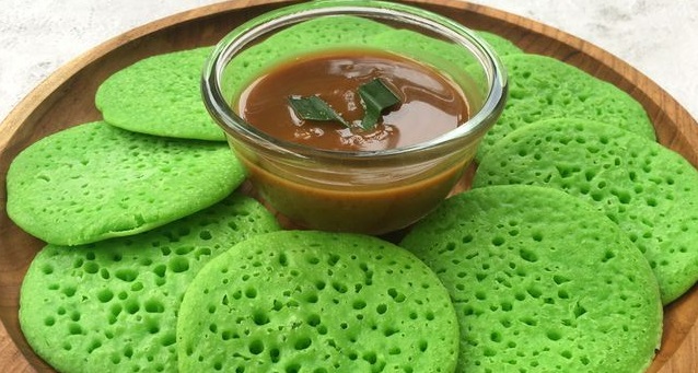 Kue serabi pandan