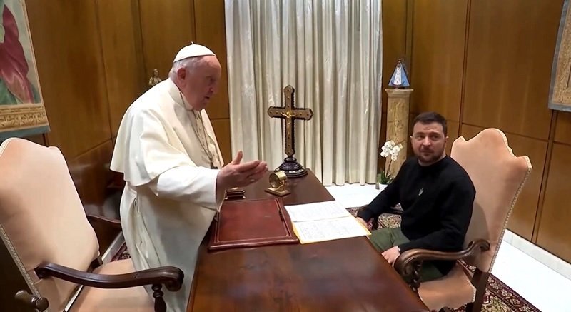 Paus Fransiskus dan Volodymyr Zelensky