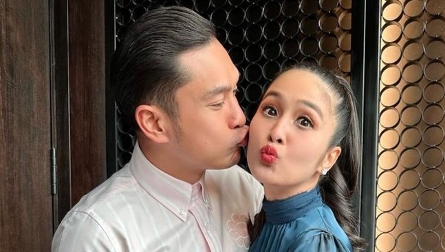Sandra Dewi dan suami