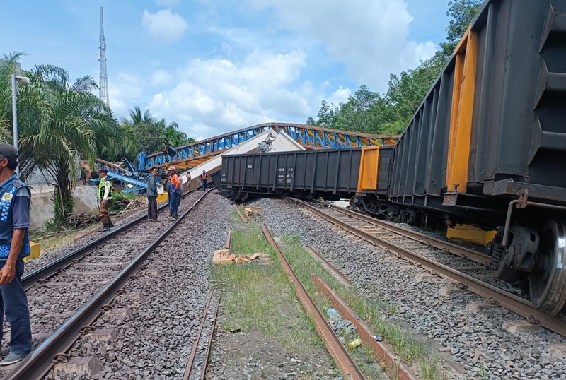 kereta di muara enim