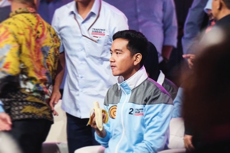 Gibran Rakabuming Raka Makan Pisang