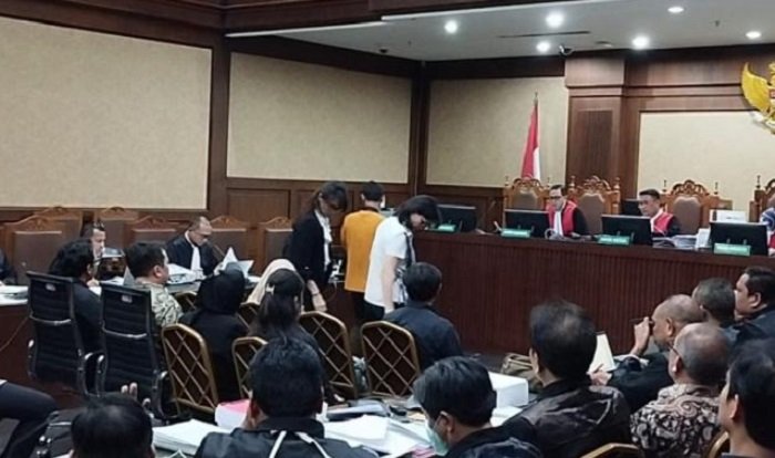 Joice Triatman di persidangan