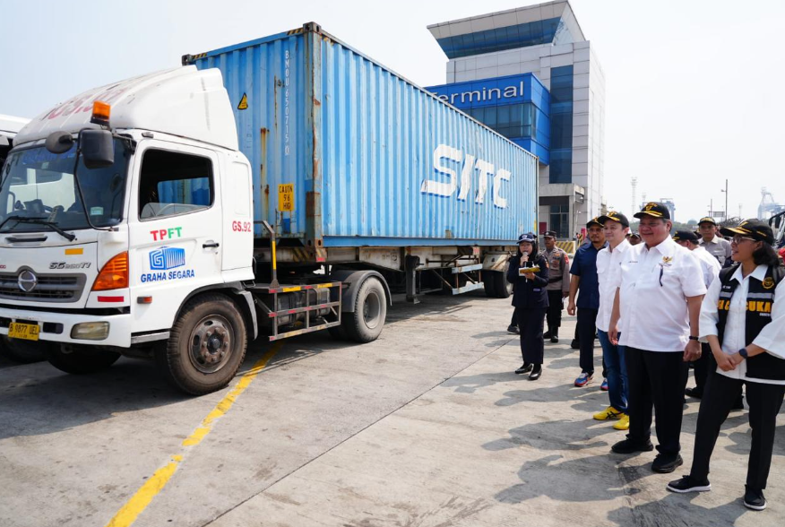 Kontainer di Tanjung Priok