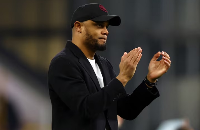 Vincent Kompany saat melatih - Holopis