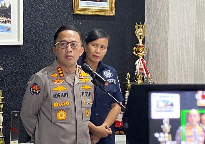 Ade Ary Syam Indradi - HOLOPIS