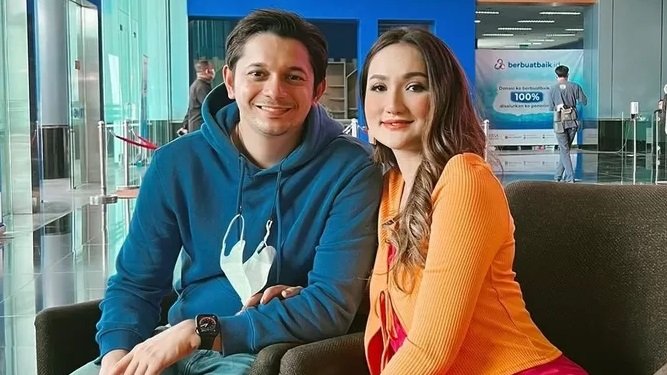 Andrew Andika dan Tengku Dewi Putri