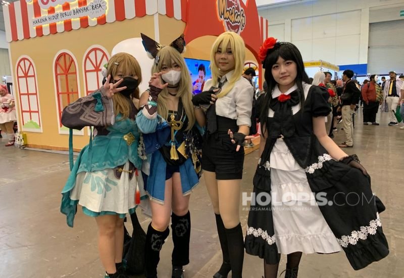 cosplayer inacon 2024 holopiscom
